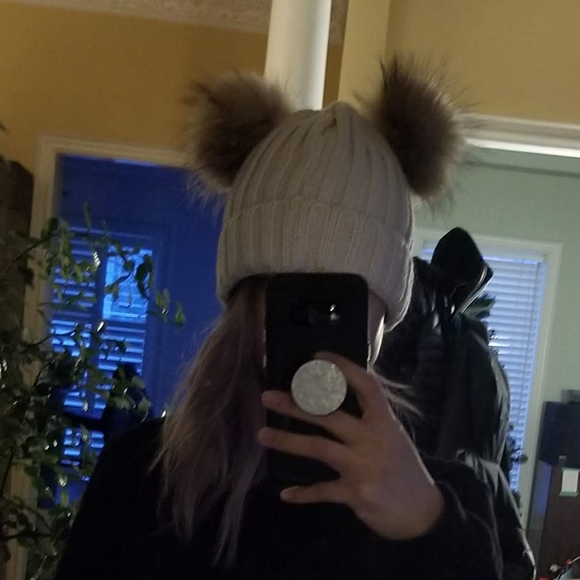 🤍GONE🤍Women's knitted double pom winter hat - Picture 3 of 3